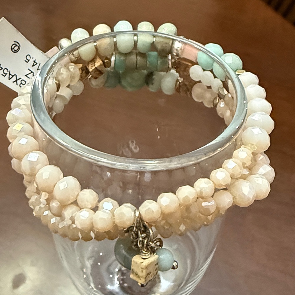 Anthropologie Beaded Stretch Stackable Bracelets Set!!🔥🔥🔥 - Picture 16 of 16